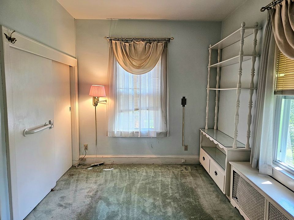 25th image of 270 Riverside Dr