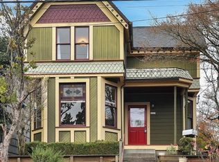 2237 SE Oak St, Portland, OR 97214