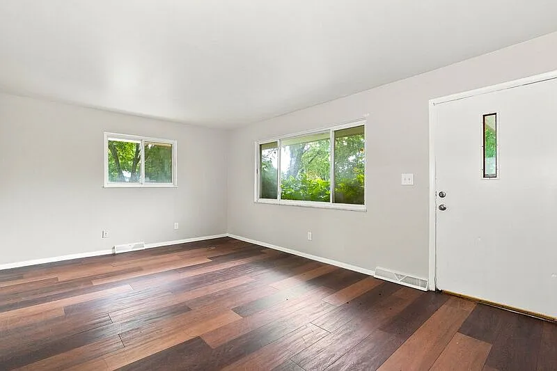 3 bed, 2.0 bath, $1,049 — Photo 3