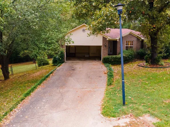 421 Cedarwood St, Hot Springs, AR 71901