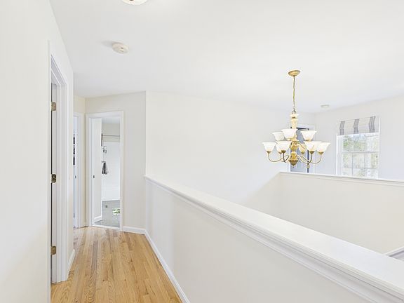 3rd image of 23 Beechwood Hollow St