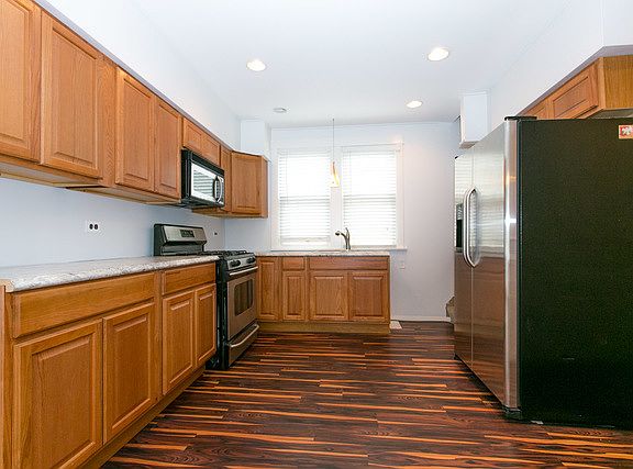 3rd image of 6311 W Cornelia Ave
