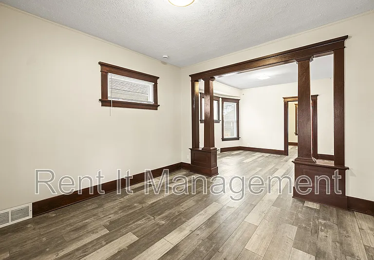 2816 N 19th Ave — Photo 14
