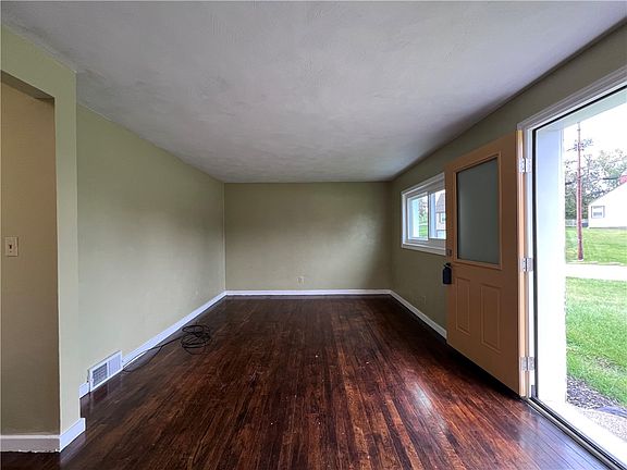 3rd image of 304 Auburn St