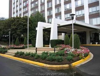 1 bed, 1.5 bath, 871 sqft, $1,995 — Photo 4