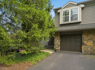 8G Brookline Ct, Princeton, NJ 08540