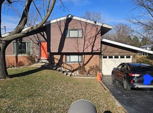 25 E Lakewood Dr, Fenton, MO 63026