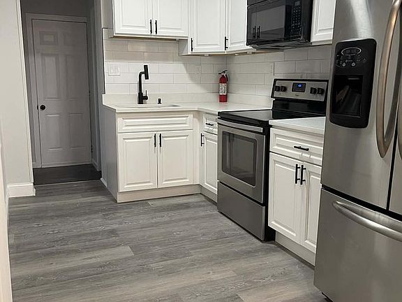 5th image of 124 Pear St