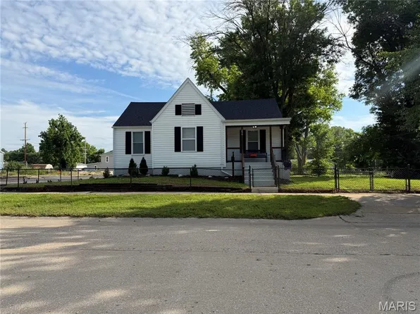 206 E Clement St, De Soto, MO 63020