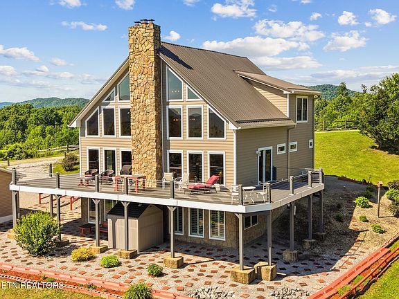 2nd image of 187 Grouse Ln