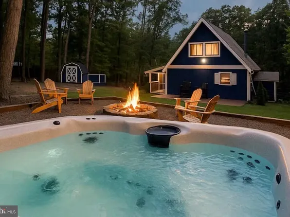 137 Park View Ln, Shenandoah, VA 22849