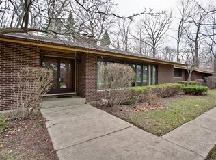 15430 W Oak Pond Ln, Libertyville, IL 60048