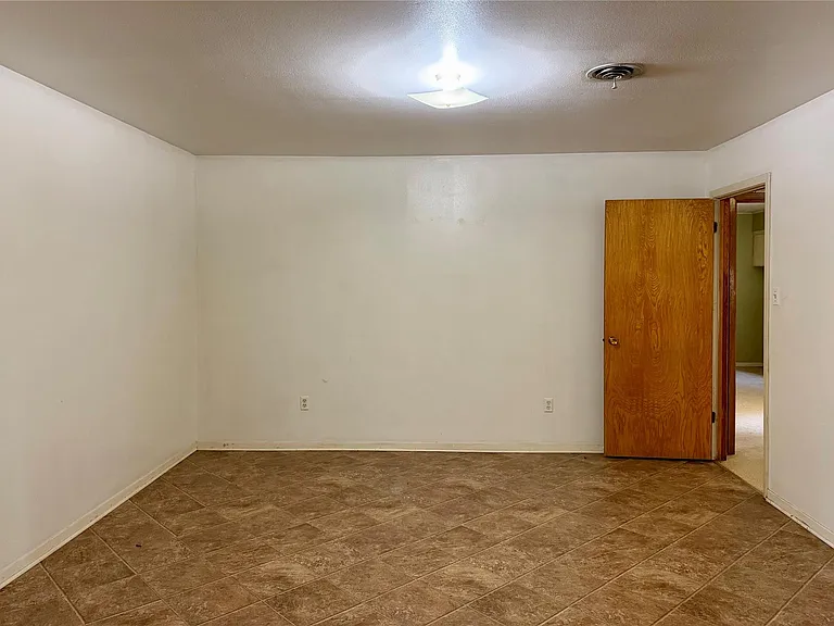 1410 S Circle St — Photo 9