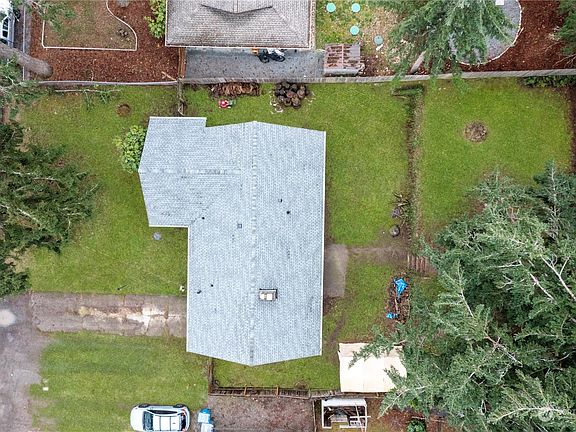 Situated on a shy quarter acre fully fenced lot, this home offers space for all your people & pets and privacy galore>