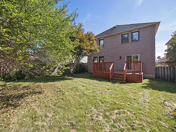 3rd image of 32 Valley Centre Dr