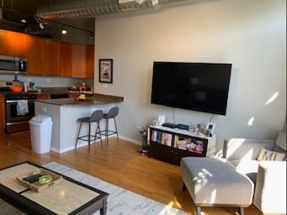 5th image of 900 N Kingsbury St APT 1105