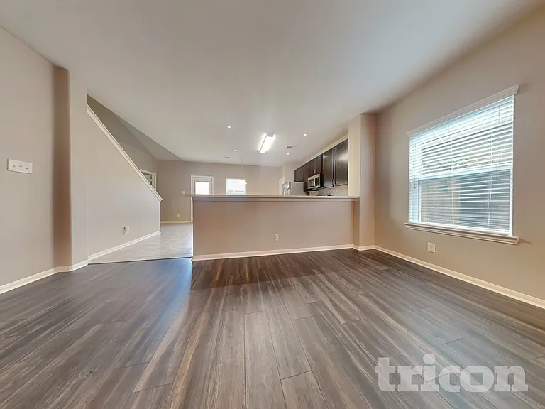 7707 Foxwaithe Ln — Photo 3