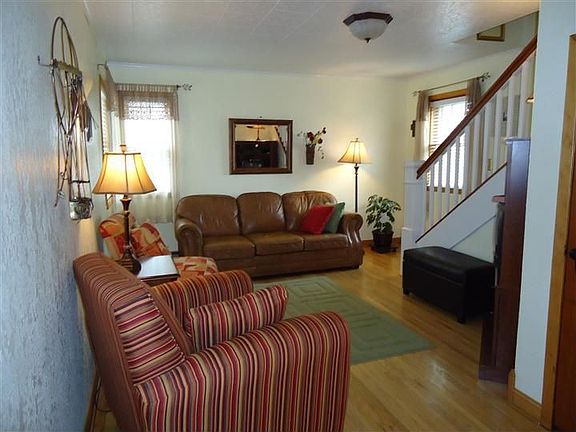 4th image of 304 1st St SE