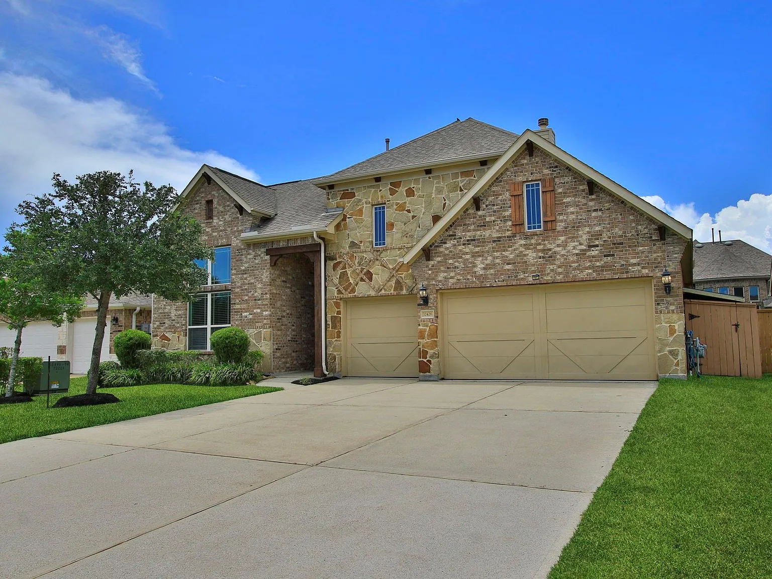 3 bed, 2.5 bath, 2908 sqft, $2,950 — Photo 2
