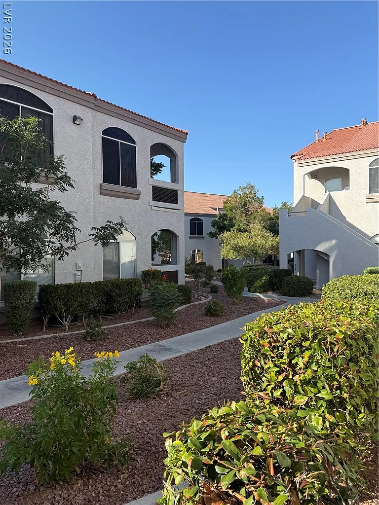 2 bed, 2.0 bath, 1042 sqft, $1,595 — Photo 1
