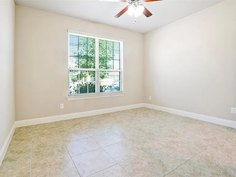 276 Goliad Trl — Photo 5