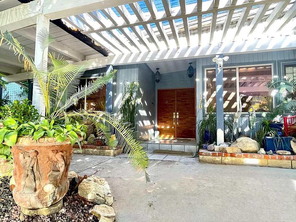 1st image of 120 Valley Dr