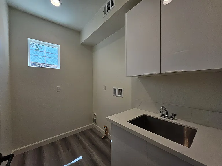 1355 Point Loma Pl — Photo 24