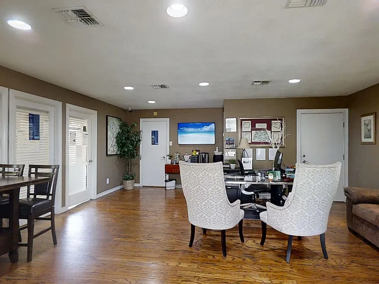Avalon Apartments — Photo 25