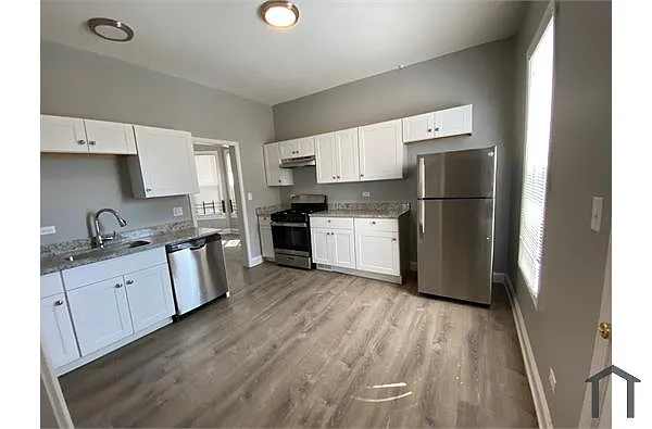 Building Photo - 1355 E 76th St #2