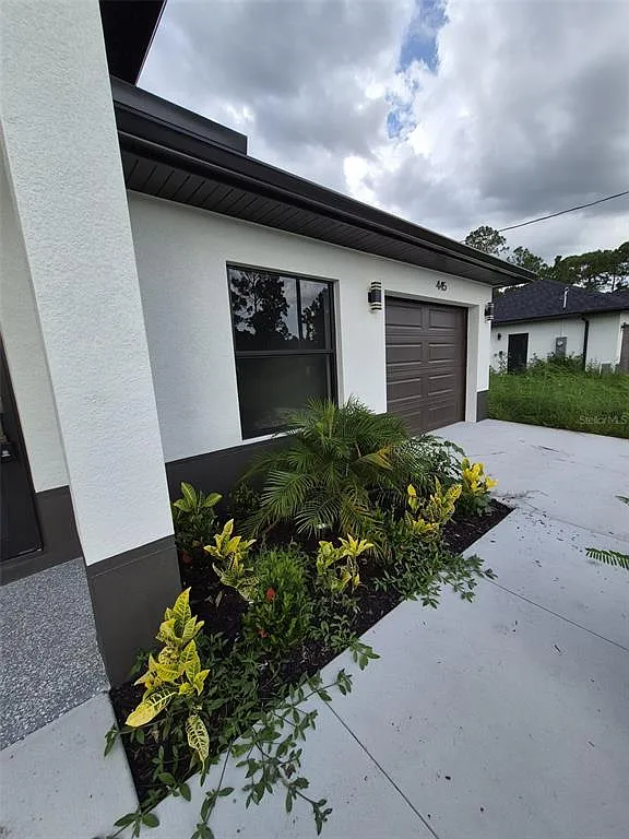 3 bed, 2.0 bath, 1094 sqft, $1,900 — Photo 3