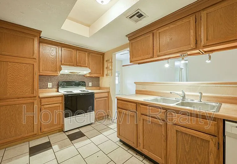 2000 Twisted Oak Cir — Photo 10