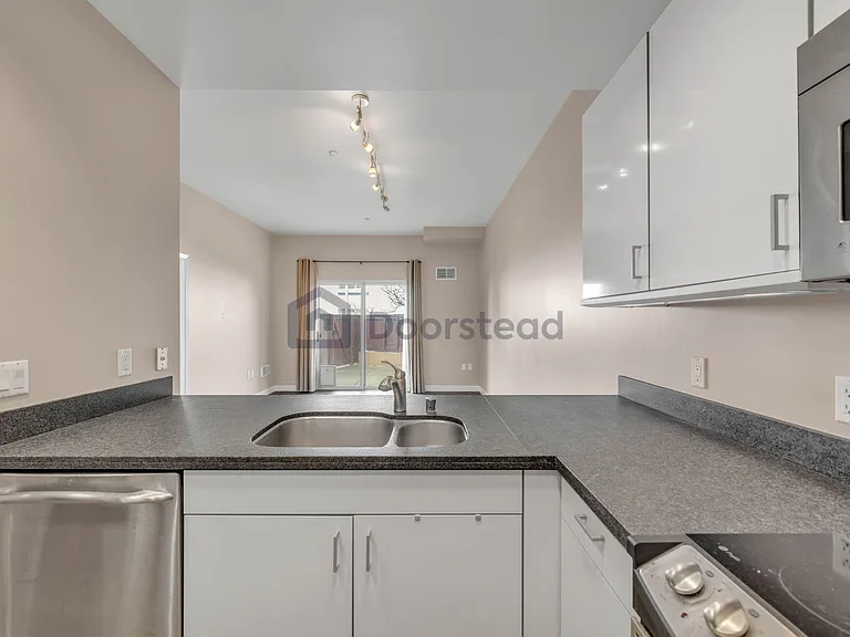 451 Kansas St #322 — Photo 7