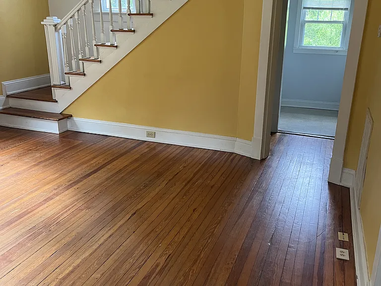 221 Warren Ave — Photo 8