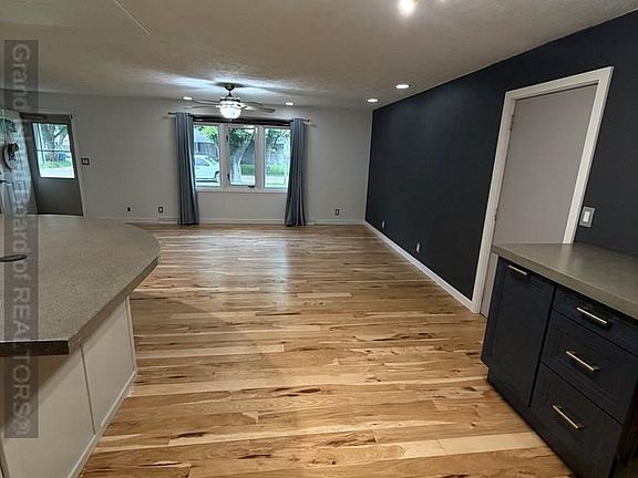 3rd image of 2409 Gateway Ave