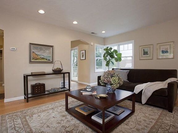 4th image of 4107 Lincoln Ave