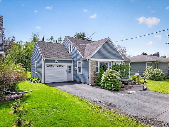 4th image of 428 Spratt Pl