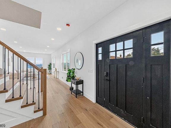 5th image of 125 Cedarhurst Ave