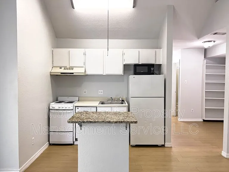513 S Park Dr #302 — Photo 6
