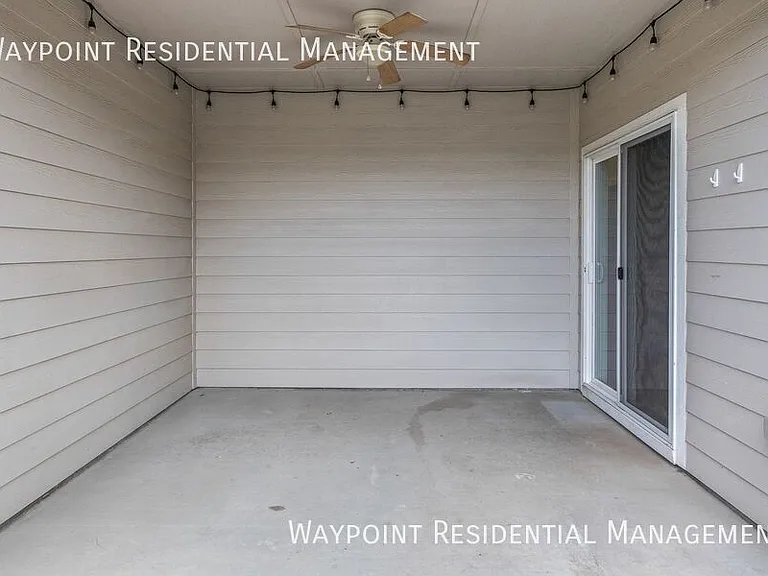 1142 W Parkstone St — Photo 17