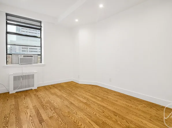 304 East 20th Street image 4 of 8