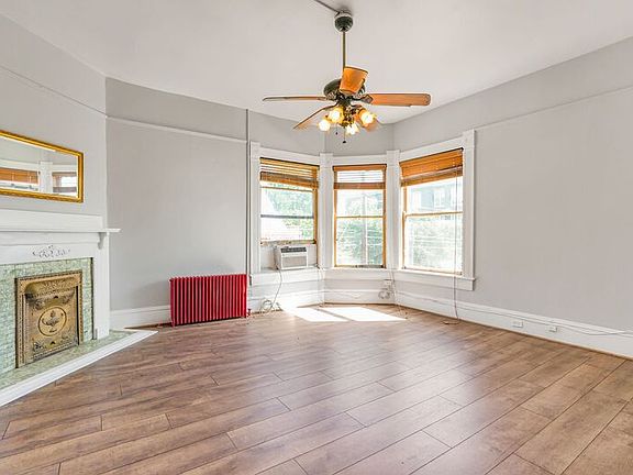 5th image of 1122 Caroline St APT 2