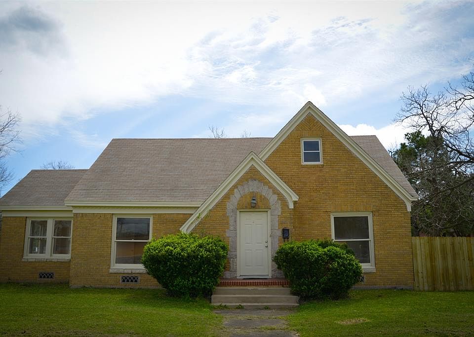 1st image of 2900 6th St