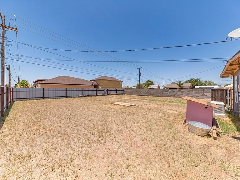 2901 Nabors Ln — Photo 5