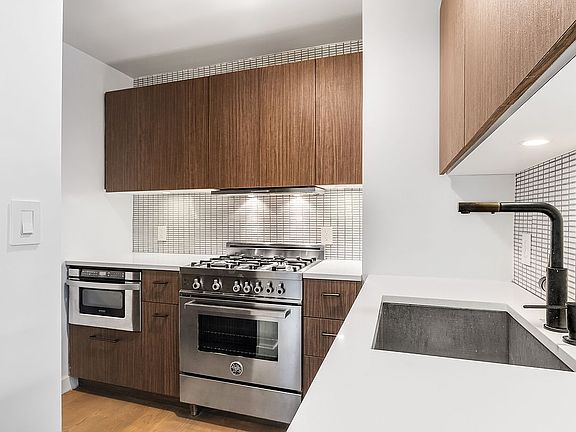 2nd image of 175 W 95th St APT 9J