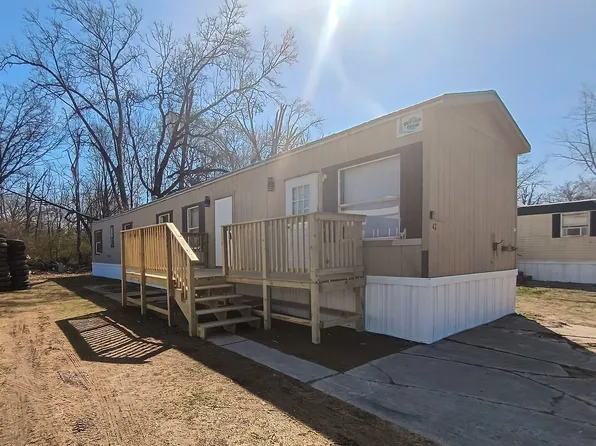 42 Deerwood Park, Centralia, IL 62801