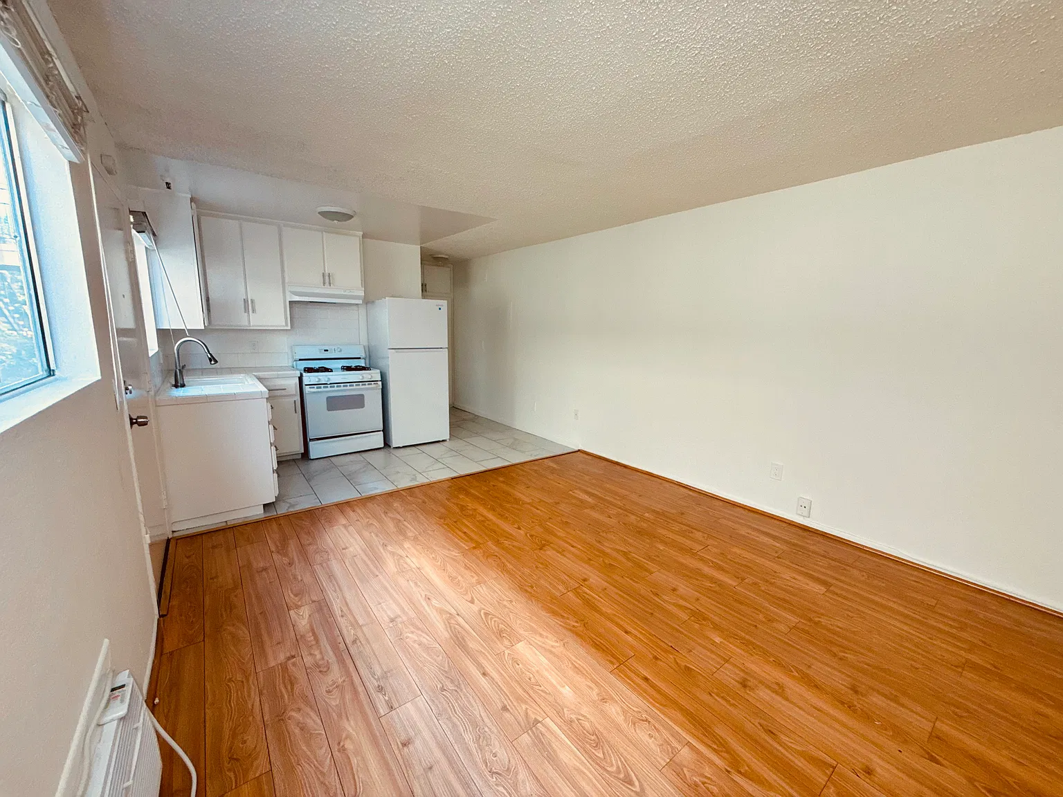Studio, 400 sqft, $1,525 — Photo 4