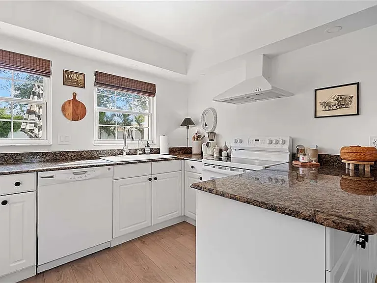 4 bed, 1440 sqft, $4,400 — Photo 3