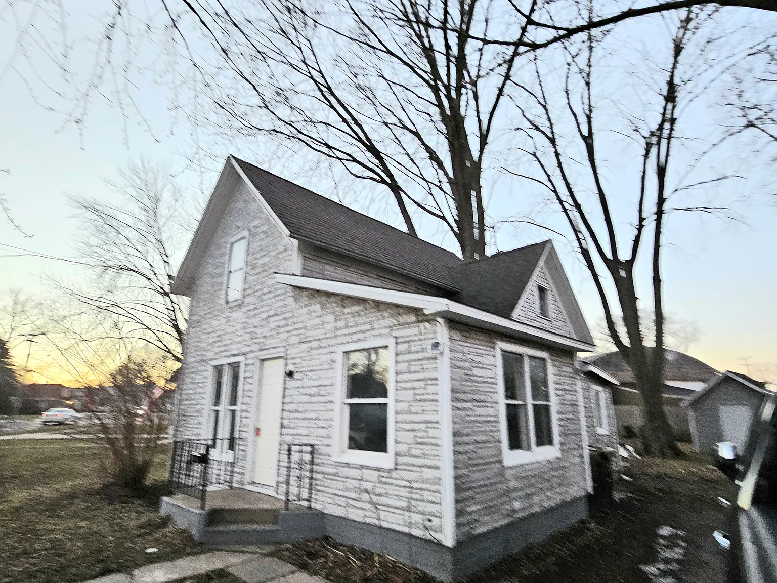 3 bed, 1000 sqft, $975 — Photo 2