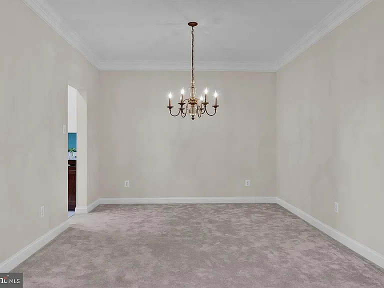9 Ross Way — Photo 5