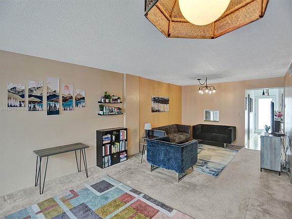 3rd image of 1075 NE Miami Gardens Dr APT 309